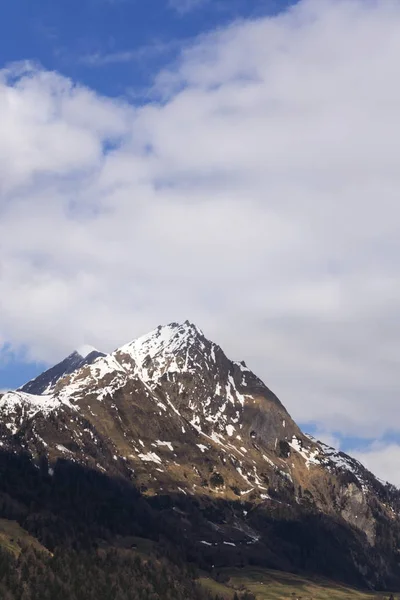 Горы в горнолыжном курорте Matrei в Osttirol, Австрия — стоковое фото