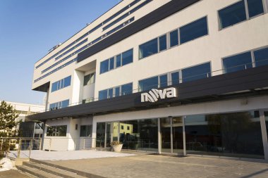 Nova televizyon Cme şirket logosu üzerinde 18 Ocak 2017 Prag, Çek Cumhuriyeti'nde bina Genel Müdürlük. 