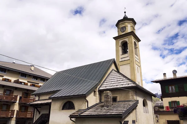 Kyrkan i Livigno, Lombardiet, Italien — Stockfoto