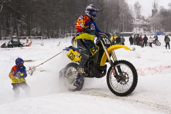 Motosiklet skijoring yarışçılar çek Şampiyonası rekabet yolda binmek — Stok fotoğraf