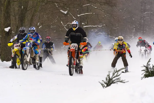 Motosiklet skijoring yarışçılar çek Şampiyonası rekabet yolda binmek — Stok fotoğraf