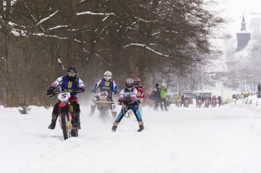 Motosiklet skijoring yarışçılar çek Şampiyonası rekabet yolda binmek