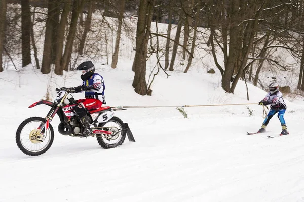 Motosiklet skijoring yarışçılar çek Şampiyonası rekabet yolda binmek — Stok fotoğraf