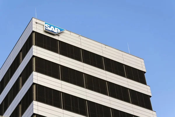 SAP wielonarodowych software corporation logo na czeski siedziby budynku na 5 lutego 2017 w Pradze, Republika Czeska. — Zdjęcie stockowe