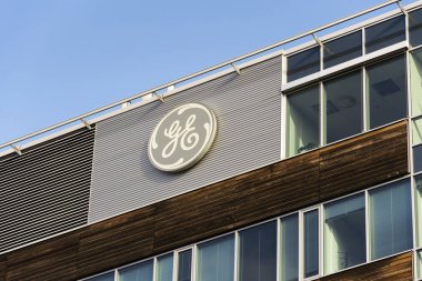 General Electric şirketi logosuna Prag, Çek Cumhuriyeti'nde 5 Şubat 2017 üzerinde bina Karargahı. Ge, şirket içinde vergi kadrosu için dış muhasebe şirketini taşımak kabul etti.
