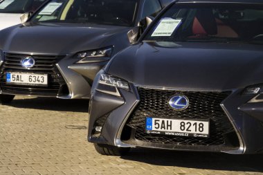Lexus araba Bayilik Prag, Çek Cumhuriyeti'nde 25 Şubat 2017 üzerinde bina önünde. 6 ardıl zafer ABD güvenilirlik çalışma yapma en güvenilir araba Lexus oy. 
