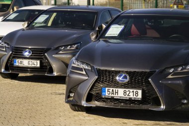Lexus araba Bayilik Prag, Çek Cumhuriyeti'nde 25 Şubat 2017 üzerinde bina önünde. 6 ardıl zafer ABD güvenilirlik çalışma yapma en güvenilir araba Lexus oy. 