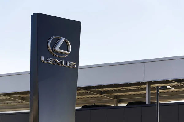 Lexus car logo in front of dealership building on February 25, 2017 in Prague, Czech republic. Lexus voted most reliable car making it the 6th consecutive victory in the U.S. dependability study. — Stock Photo, Image