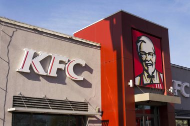 FC uluslararası fast food Restoran şirket logosuna 25 Şubat 2017 Prag, Çek Cumhuriyeti. KFC bir kızarmış tavuk temel pizzaya başlattı. 