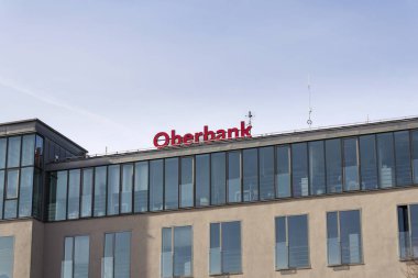 3 Şubat 2017 Prag, Çek Cumhuriyeti Çek bina karargahı logosuna 3-Banken-tur şirketi üzerinden Oberbank.
