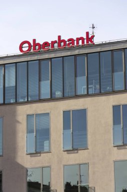 3 Şubat 2017 Prag, Çek Cumhuriyeti Çek bina karargahı logosuna 3-Banken-tur şirketi üzerinden Oberbank.