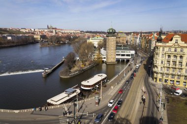 Restoran tekne Manes sergi salonunda arka plan ile Hradcany kale önünde 3 Şubat 2017 üzerinde bağlantılı Prag, Çek Cumhuriyeti.