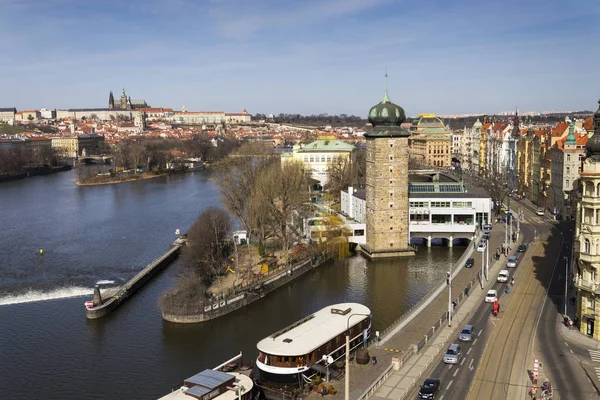 Restaurant boat anchored in front of Manes exhibition hall with Hradcany Castle in background on March 3, 2017 in Prague, Czech republic. — Stock Photo, Image