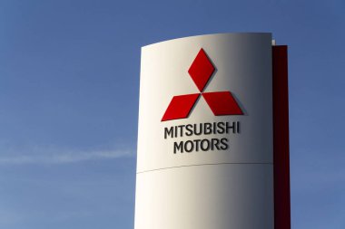 Mitsubishi motors logo Bayilik Prag, Çek Cumhuriyeti 31 Mart 2017 üzerinde bina önünde şirket. GAC Mitsubishi Motors orta Çin Changsha içinde bir motor fabrikası inşaatı başladı.