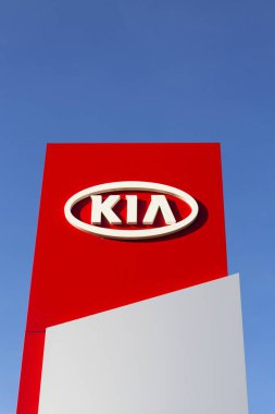 Kia motors şirket logosu Bayilik Prag, Çek Cumhuriyeti 31 Mart 2017 üzerinde bina önünde. 2020 yılına kadar yakıt hücresi KIA sözler.