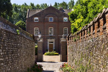 Brick lane Chichester, West Sussex, İngiltere'de Deanery için 
