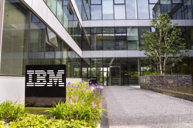 IBM şirket logosu olarak Genel Müdürlük Binası 