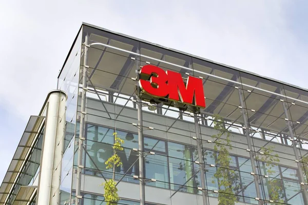 3M company logo on headquarters building — Stock Photo, Image