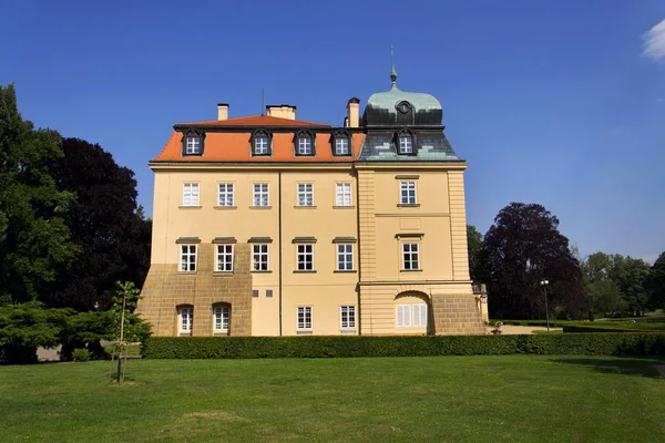 Castelo Barroco Lany, residência de verão do Presidente da República Checa — Fotografia de Stock