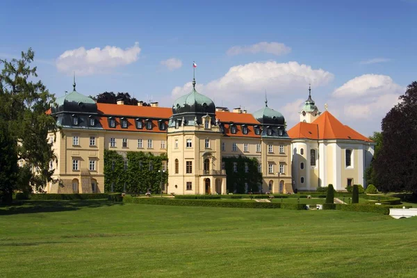 Барокко замок Лани, летняя резиденция Президента Чешской Республики — стоковое фото