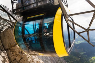  Gondol turist Dachstein teleferik üst istasyonu ile