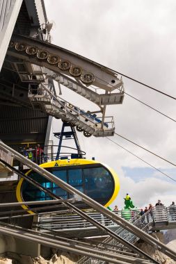  Gondol turist Dachstein teleferik üst istasyonu ile