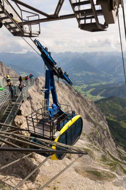  Gondol turist Dachstein teleferik üst istasyonu ile