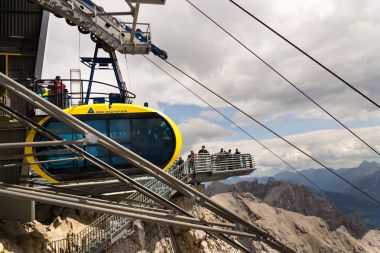  Gondol turist Dachstein teleferik üst istasyonu ile