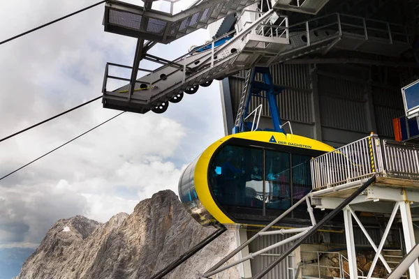  Gondol turist Dachstein teleferik üst istasyonu ile