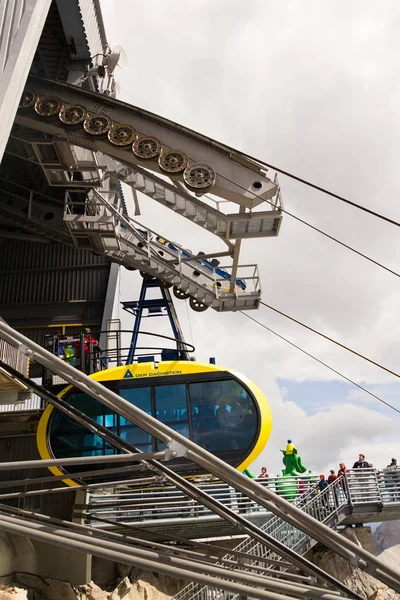  Gondol turist Dachstein teleferik üst istasyonu ile