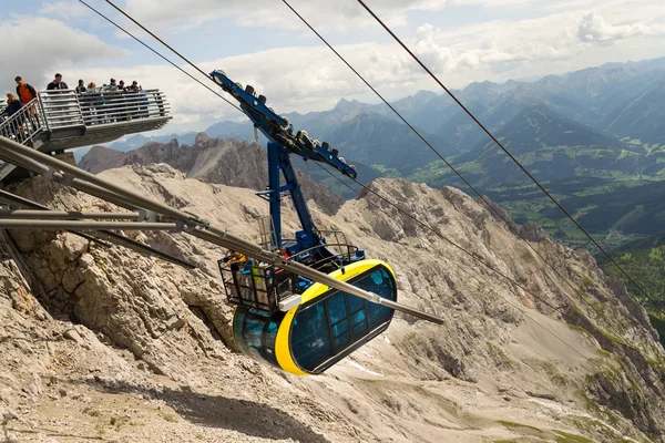  Gondol turist Dachstein teleferik üst istasyonu ile