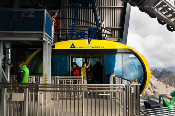  Gondol turist Dachstein teleferik üst istasyonu ile