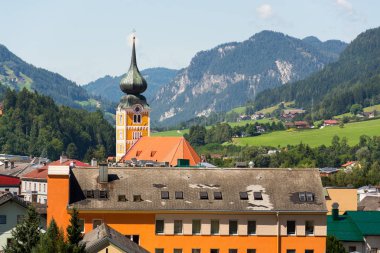 Roma Katolik Kilisesi, Schladming olarak Kutsal Peder getirdi