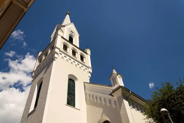 Евангелическая церковь в центре Шладминга, Австрия — стоковое фото