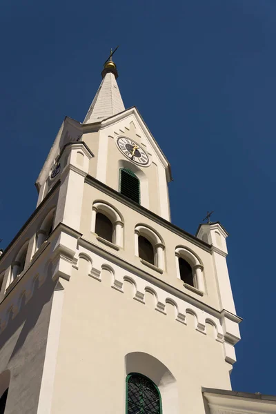 Kościół ewangelicki w centrum miasta Schladming, Austria — Zdjęcie stockowe