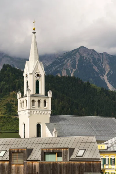 Kościół ewangelicki w centrum miasta Schladming, Austria — Zdjęcie stockowe