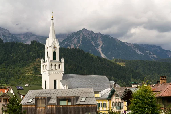 Kościół ewangelicki w centrum miasta Schladming, Austria — Zdjęcie stockowe