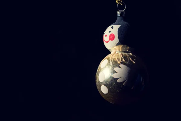 Velho vintage retro engraçado árvore de Natal decoração de vidro sorrindo boneco de neve — Fotografia de Stock