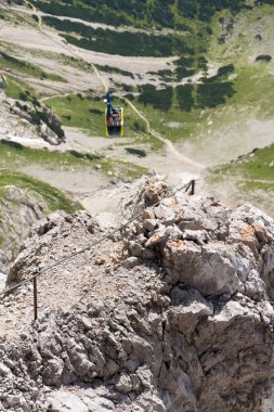 Via ferrata Avusturya Alplerinde Dachstein buzul zirveye tırmanış için