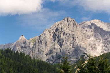 Dachstein Hunerkogel dağ istasyonu Austrias en yüksek asma köprü ile