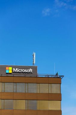 Microsoft şirket logosu olarak Genel Müdürlük Binası 