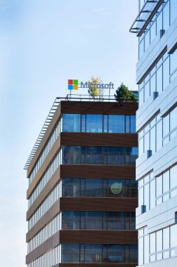 Microsoft şirket logosu olarak Genel Müdürlük Binası 