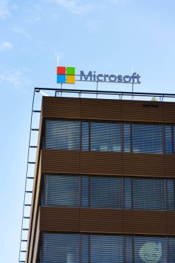 Microsoft şirket logosu olarak Genel Müdürlük Binası 