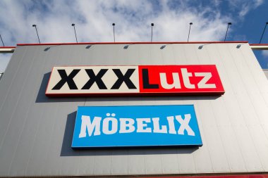 Xxxlutz Mobelix şirket logosu süpermarket bina 