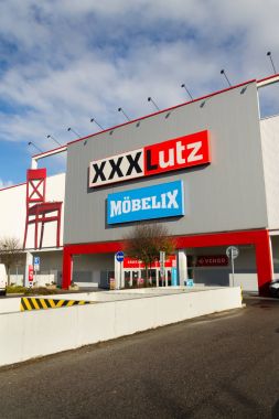 Xxxlutz Mobelix şirket logosu süpermarket bina 