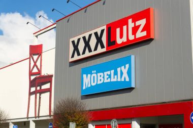 Xxxlutz Mobelix şirket logosu süpermarket bina 