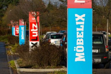 Xxxlutz Mobelix şirket logosu süpermarket bina 