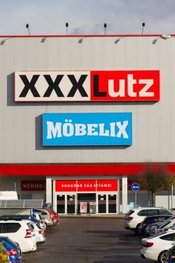 Xxxlutz Mobelix şirket logosu süpermarket bina 