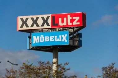 Xxxlutz Mobelix şirket logosu süpermarket bina 