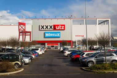 Xxxlutz Mobelix şirket logosu süpermarket bina 